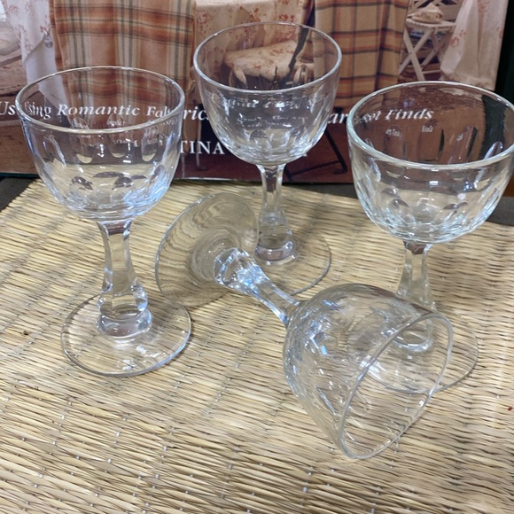 VINTAGE SHERRY OR FOOTED SHOT GLASS THUMBPRINT PATTERN SET of 4 - Picture 1 of 2